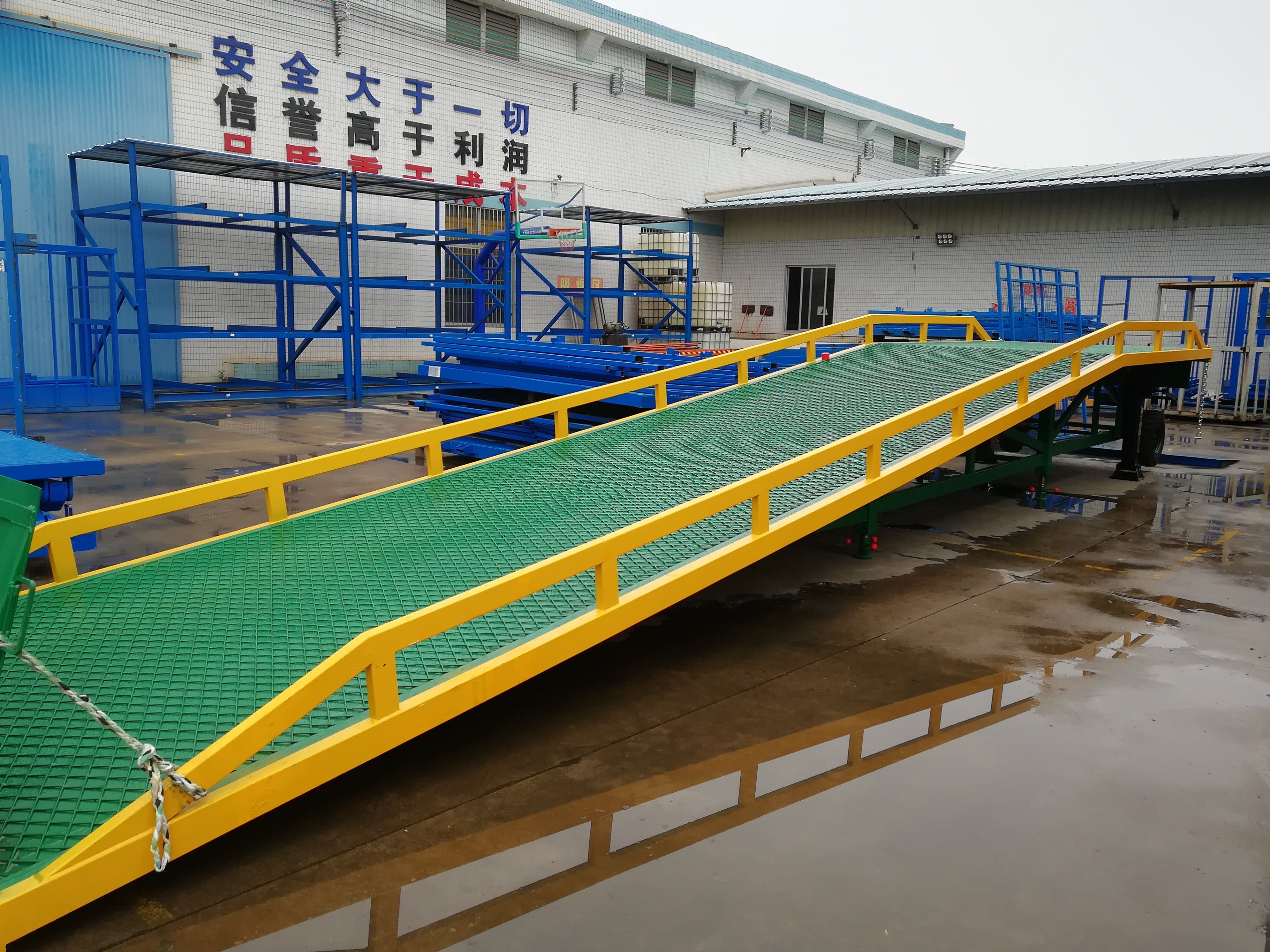 格勒诺布尔叉车登车桥